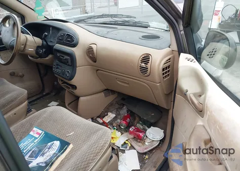 1998 Plymouth Voyager z USA, uszkodzony, nr VIN 2P4FP2536WR814152